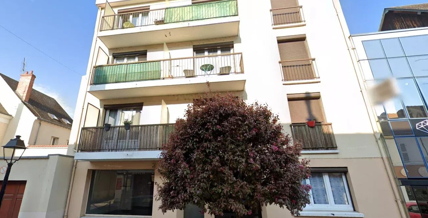 T2 meublé avec balcon et ascenseur en cœur de ville de Montargis – Parking privé — photo 1