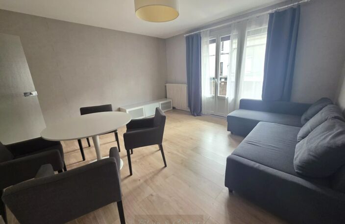 T2 meublé avec balcon et ascenseur en cœur de ville de Montargis – Parking privé — photo 3