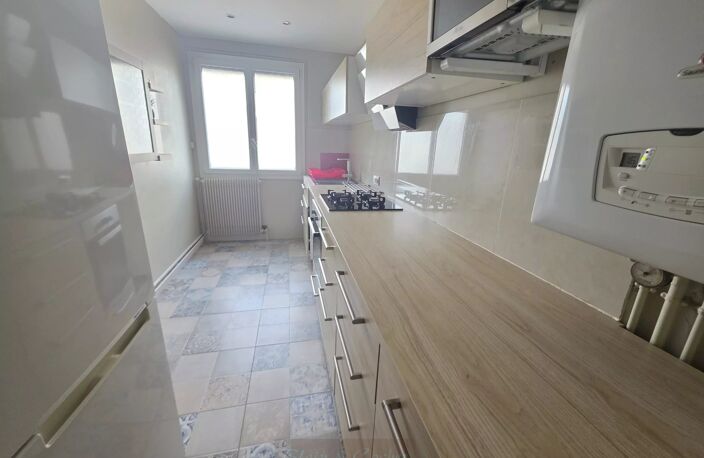 T2 meublé avec balcon et ascenseur en cœur de ville de Montargis – Parking privé — photo 4