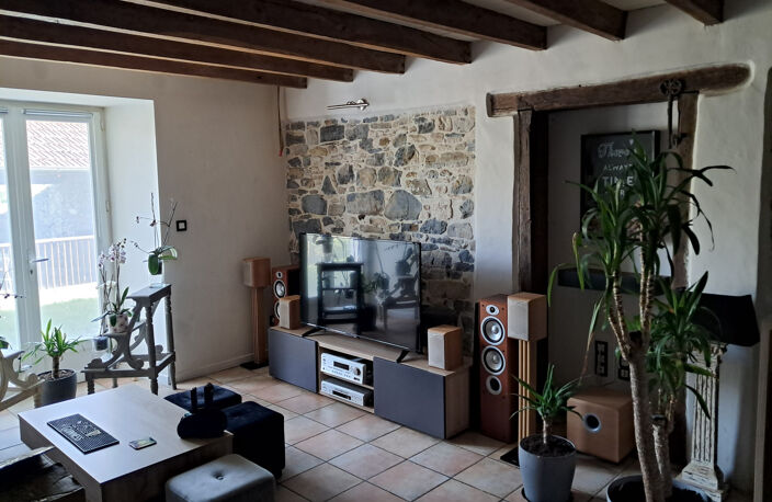 Beau T4 rénové en duplex — photo 2