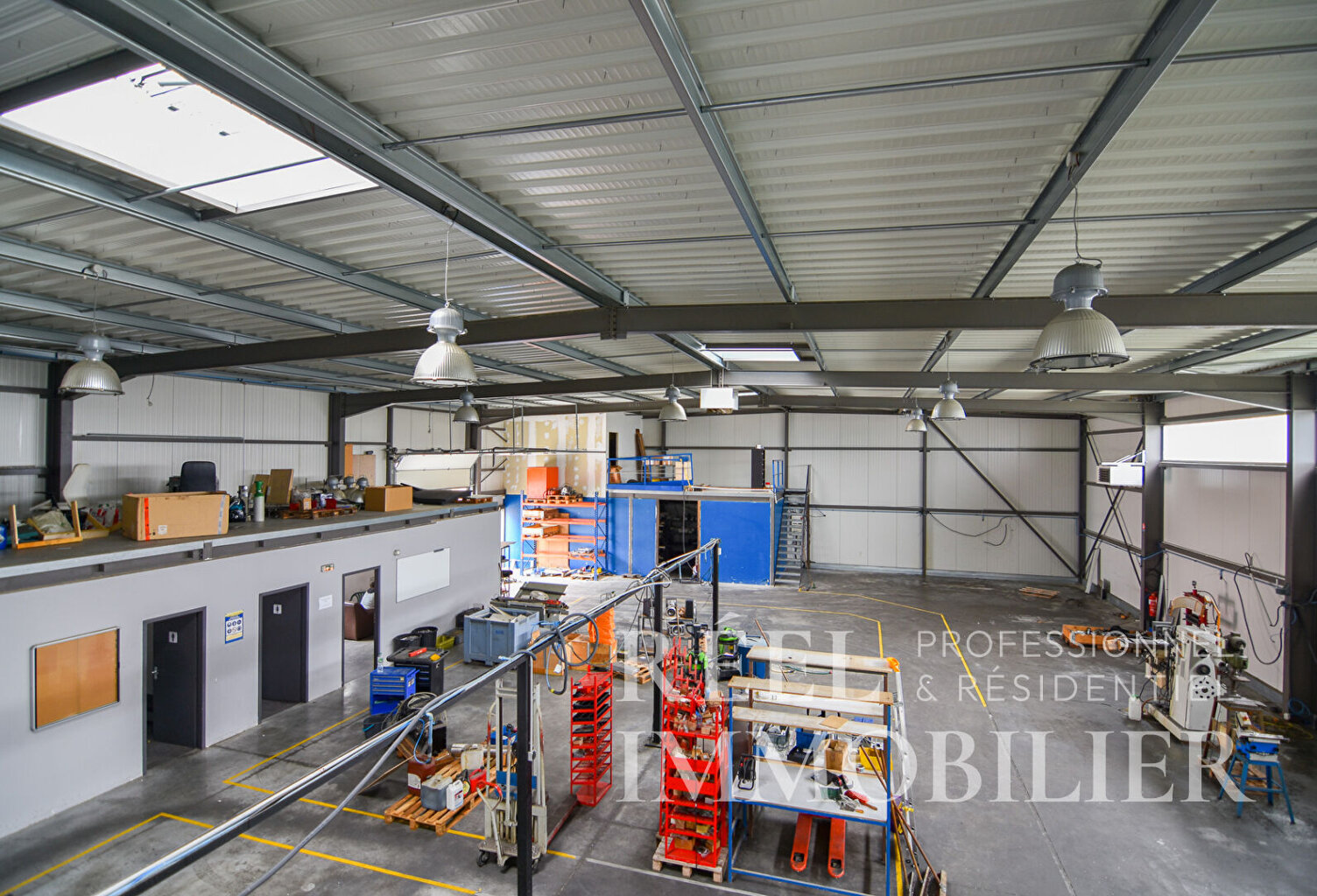 Bâtiment d'activité récent - Investissement locatif ou implantation d'entreprise - L'Isle-Jourdain — photo 1