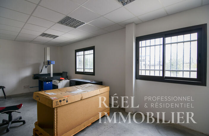 Bâtiment d'activité récent - Investissement locatif ou implantation d'entreprise - L'Isle-Jourdain — photo 5