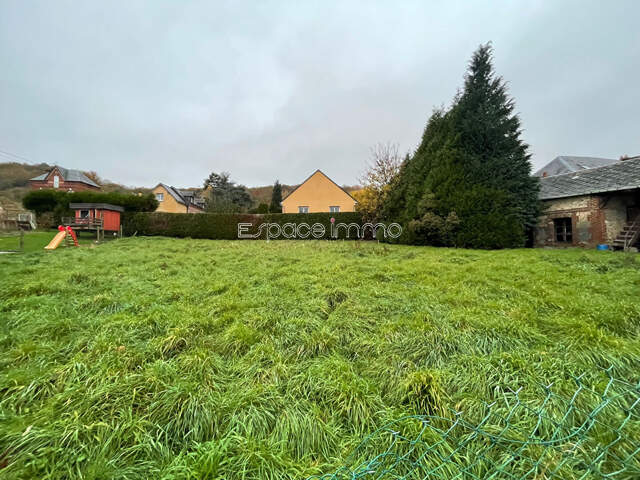 Terrain plat proche du bourg de Montville - divisible en 2 lots - 880m² — photo du bien