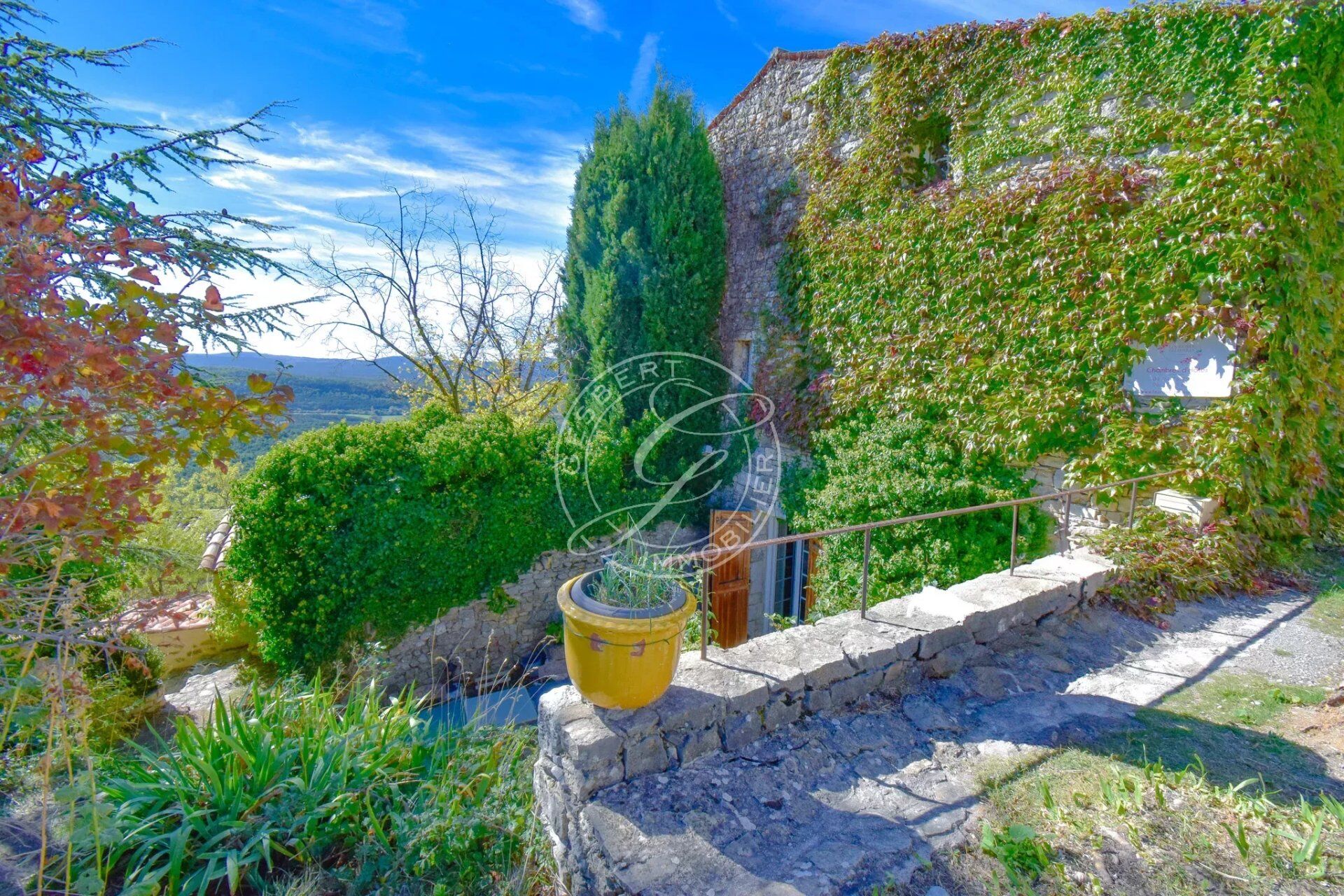 Villa / Maison  T10 à louer Bargème 83840