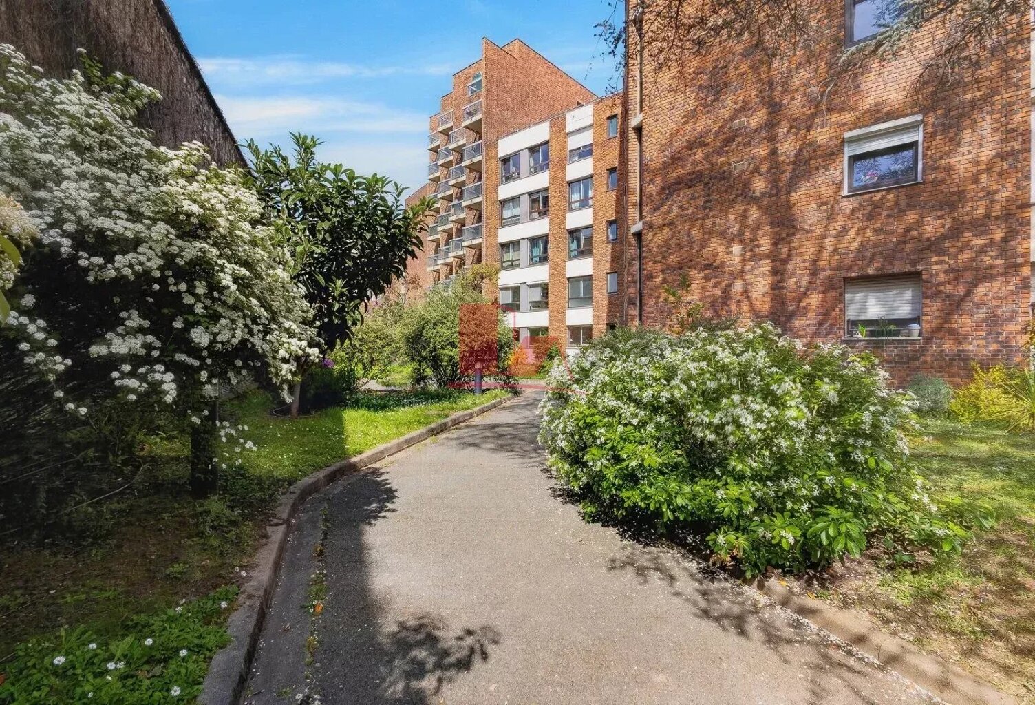 ISSY - LA FERME - 4/5 pièces à rénover de 89 m² cave et parking — photo 1