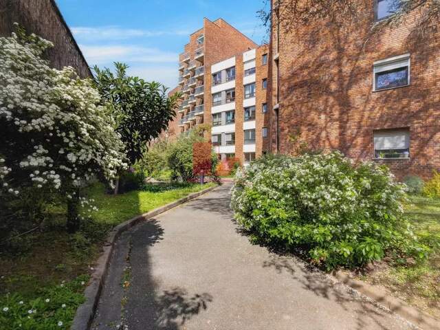 ISSY - LA FERME - 4/5 pièces à rénover de 89 m² cave et parking — photo du bien