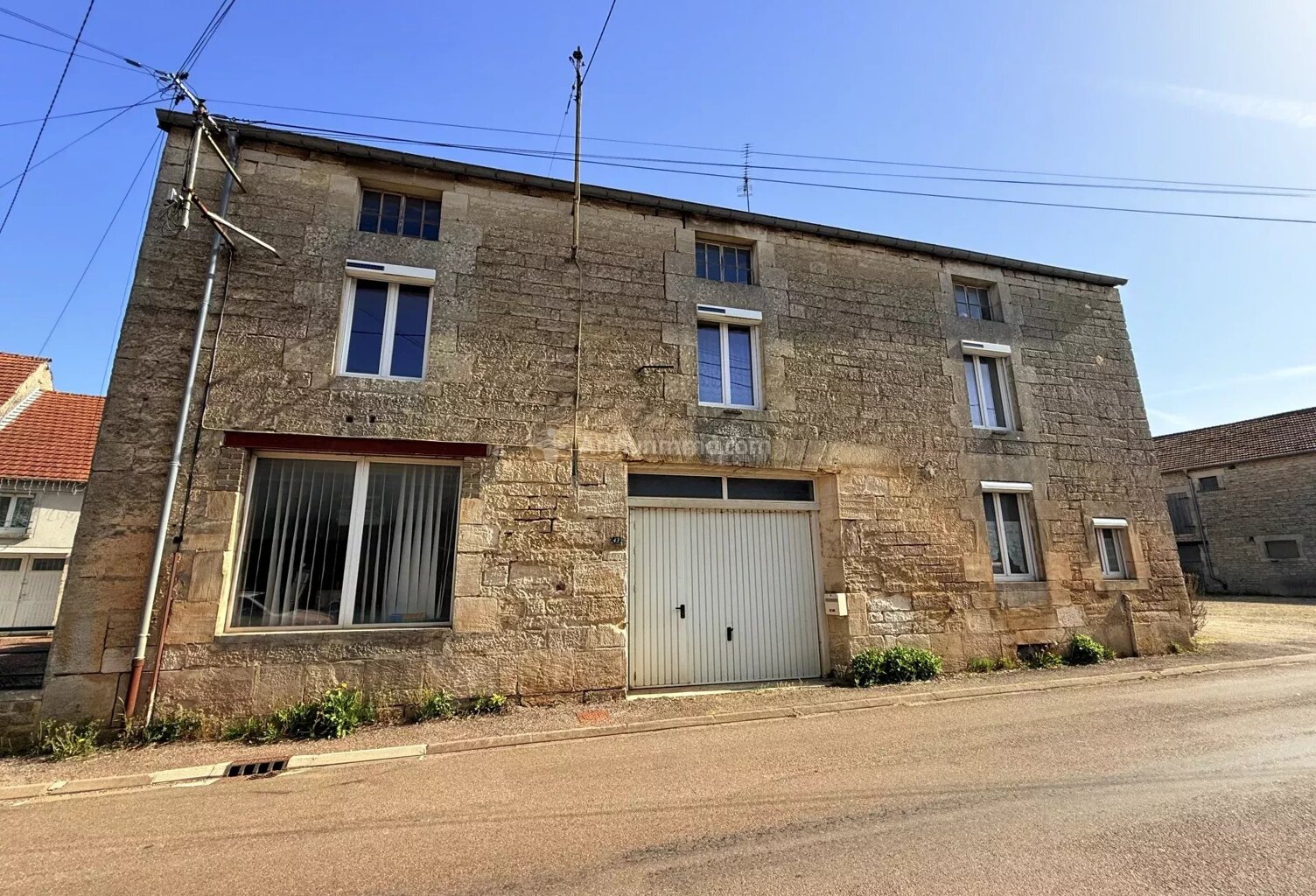 Maison en pierre avec dépendances — photo 1