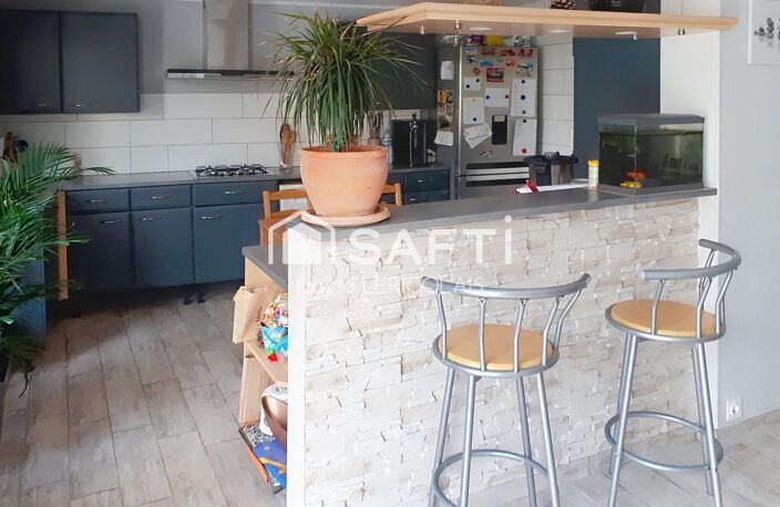 MAISON DE BOURG TRES SPACIEUSE AVEC BEAU TERRAIN — photo 4