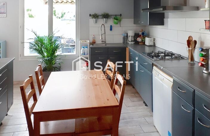 MAISON DE BOURG TRES SPACIEUSE AVEC BEAU TERRAIN — photo 5
