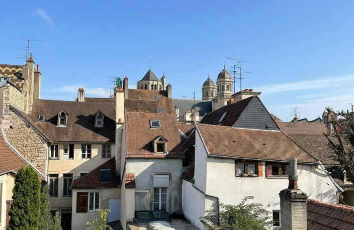 DUPLEX DANS UNE MAISON DE VILLE DU 15éme siecle — photo 5