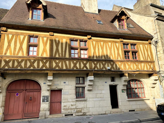 MAISON DE VILLE DU 15éme siecle  en triplex — photo du bien