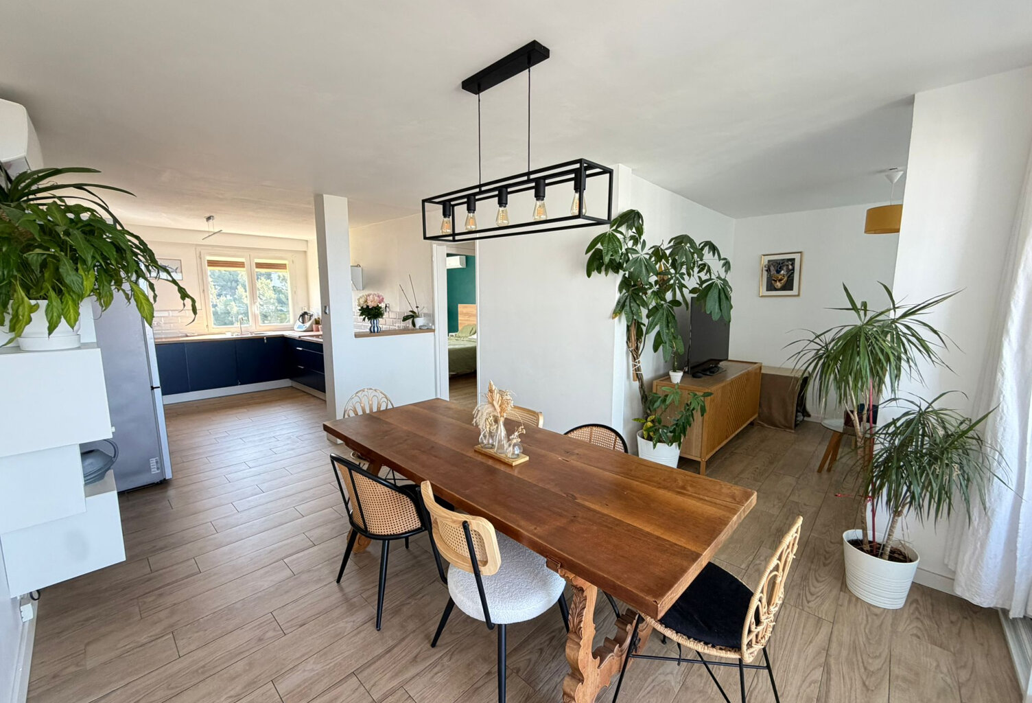 ROUVIERE : APPARTEMENT TYPE 3/5 80M2  ETAGE TRES ELEVE bénéficiant d'une magnifique vue mer. — photo 1