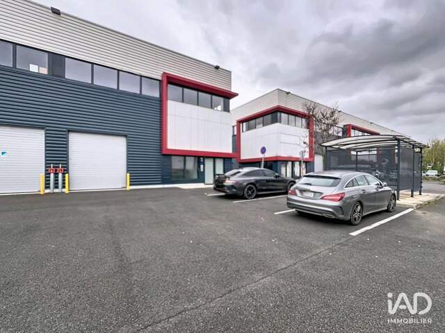 Location Local d'activités 270 m&sup2; — photo du bien