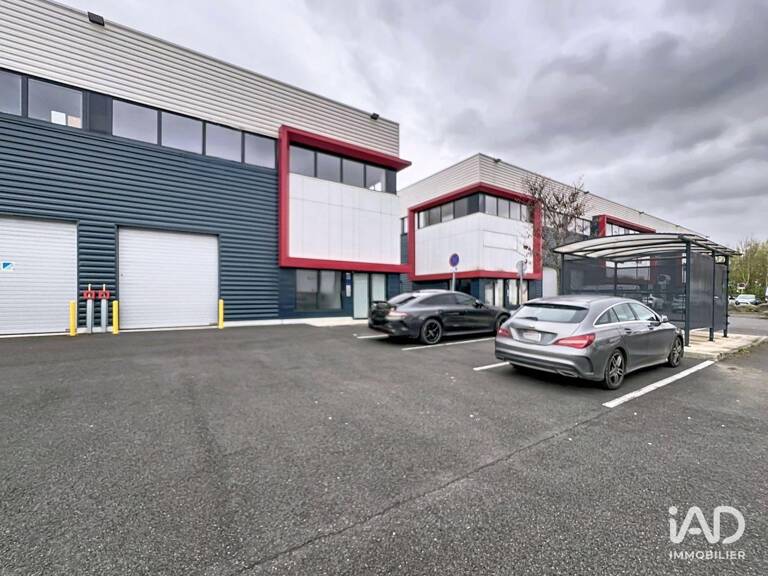 Location Local d'activités 270 m&sup2; — photo 1