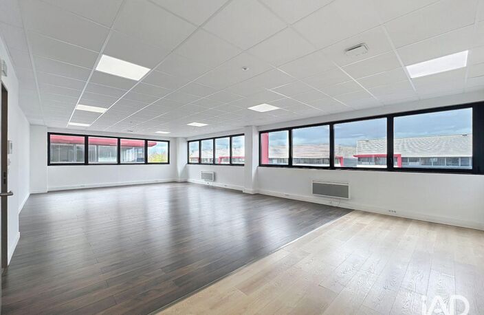 Location Local d'activités 270 m&sup2; — photo 3