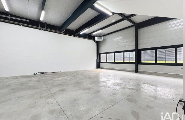Location Local d'activités 270 m&sup2; — photo 4