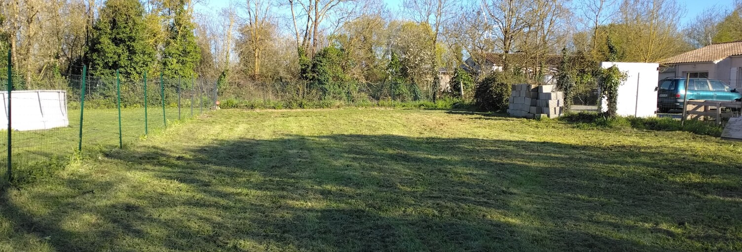 Terrain  724 m² à vendre à Saint-Cyr-du-Doret (17170)