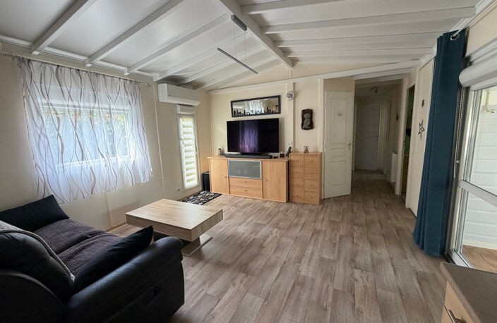 SAINT CYR EN TALMONDAIS (85) DANS RESIDENCE AVEC PISCINE CHALET BOIS 3 CHAMBRES AVEC VERANDA ET JARDIN — photo 4