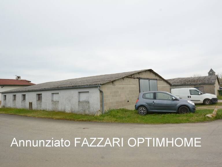 À vendre en exclusivité, proche de la Belgique et du Luxembourg, situé à Lion-devant-Dun, bâtiment à usage de garages et de stockage — photo 1