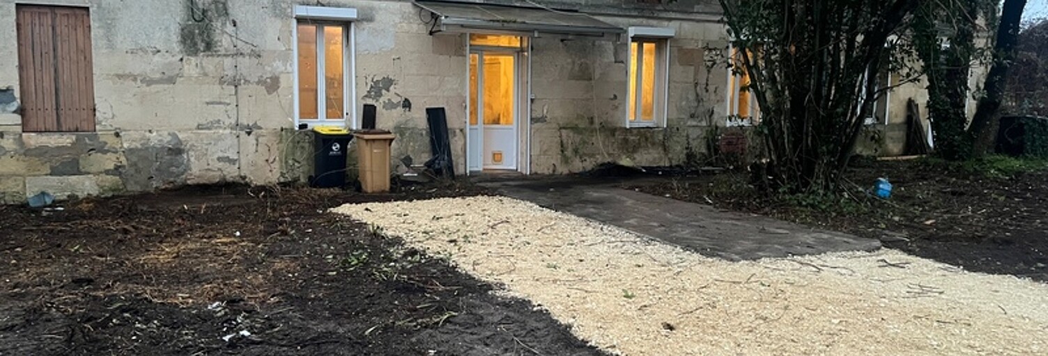 Immeuble  350 m² à vendre à Saint-Savin (33920)
