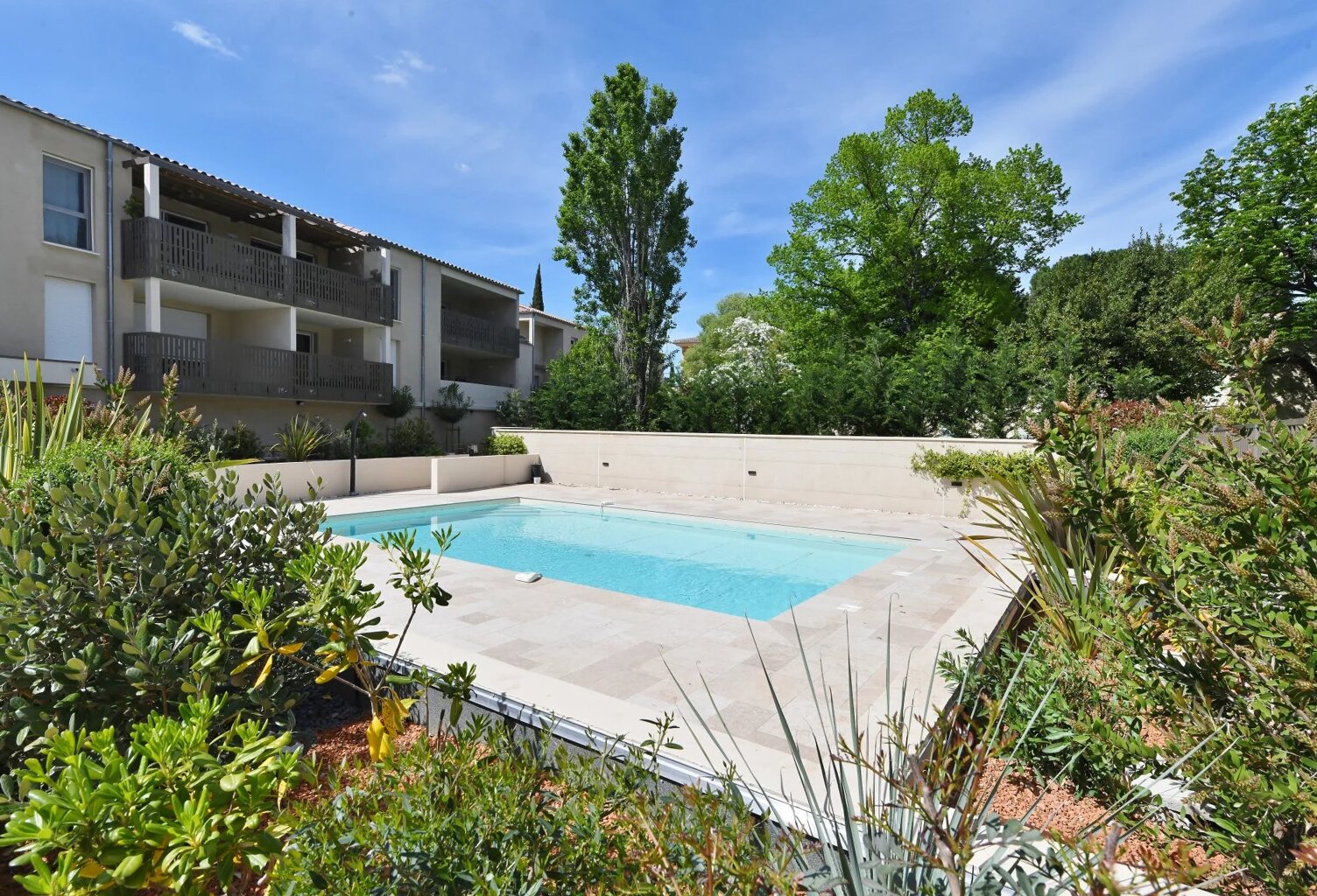 Appartement de type T2 avec terrasse et stationnement Uzès à pie — photo 1