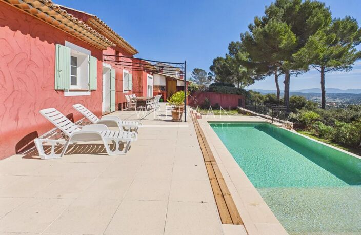 Villa avec vue panoramique et piscine à débordement en position — photo 3