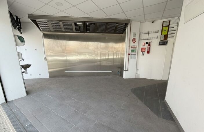 Local commercial sur axe passant — photo 2
