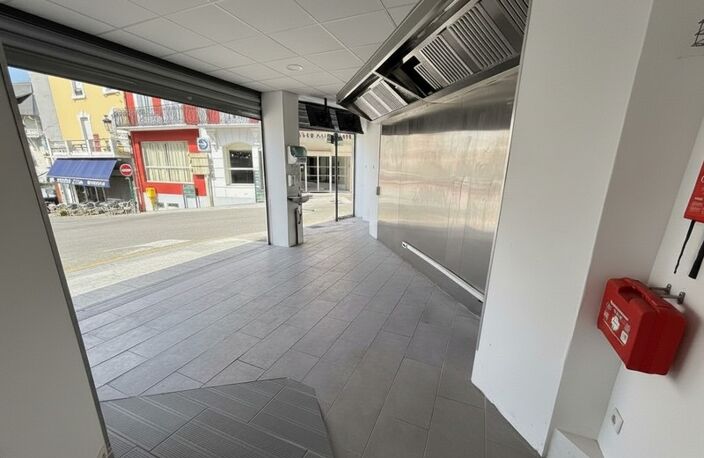 Local commercial sur axe passant — photo 3