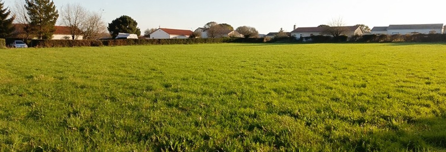 Terrain  4666 m² à vendre à Saint-Martin-de-Saint-Maixent (79400)