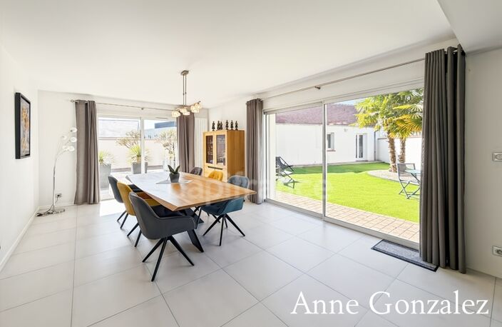 OLIVET SUD, à vendre superbe maison familiale de plus de 200 m2 avec maison d'amis et piscine chauffée dans un environnent calme et privilégié - — photo 4