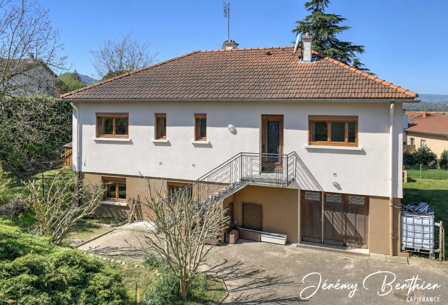 GENAY (69) - Maison 141 m² - 7 pièces - 1775 m² de terrain - Fort potentiel — photo 1