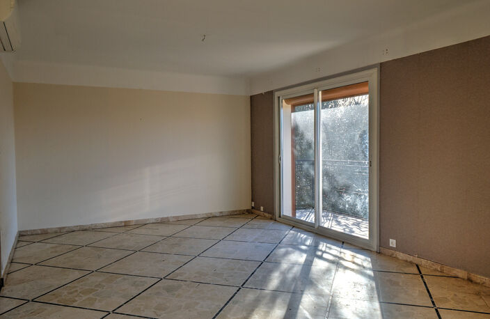 GENAY (69) - Maison 141 m² - 7 pièces - 1775 m² de terrain - Fort potentiel — photo 4