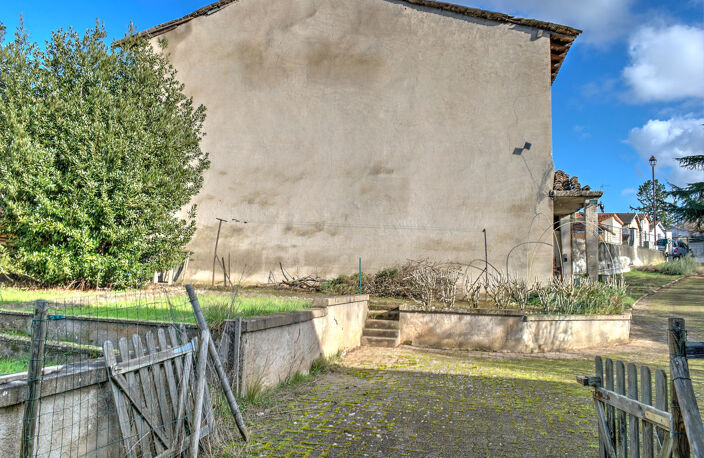 GENAY (69) - Grange de 140 m² - 4 pièces - 434 m² de terrain - Fort potentiel — photo 2