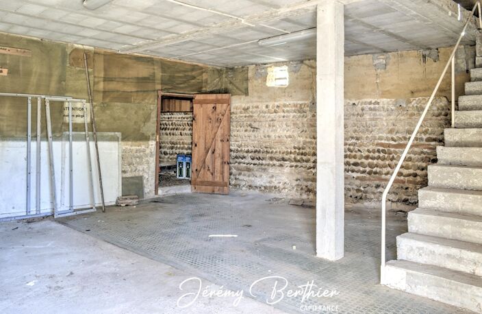 GENAY (69) - Grange de 140 m² - 4 pièces - 434 m² de terrain - Fort potentiel — photo 5
