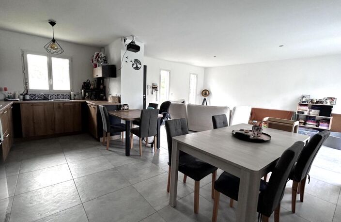 ST JULIEN L'ARS - PLAIN-PIED - 4 CHAMBRES - GARAGE — photo 2