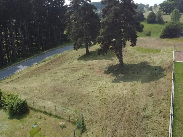 Dunières 43220 terrain constructible viabilisé environ 1218 m², très bonne exposition et vue dégagée — photo du bien