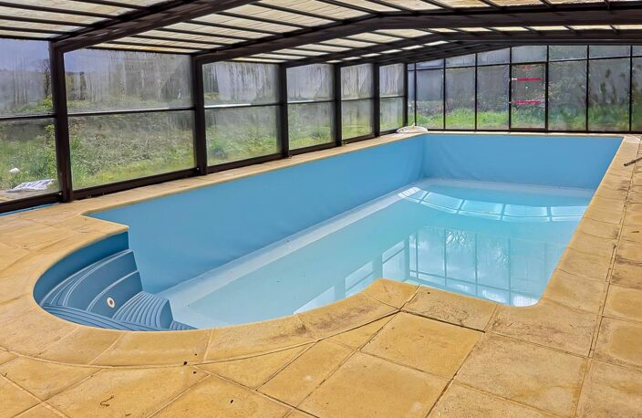 Ensemble de 4 maisons en pierre avec piscine couverte — photo 3