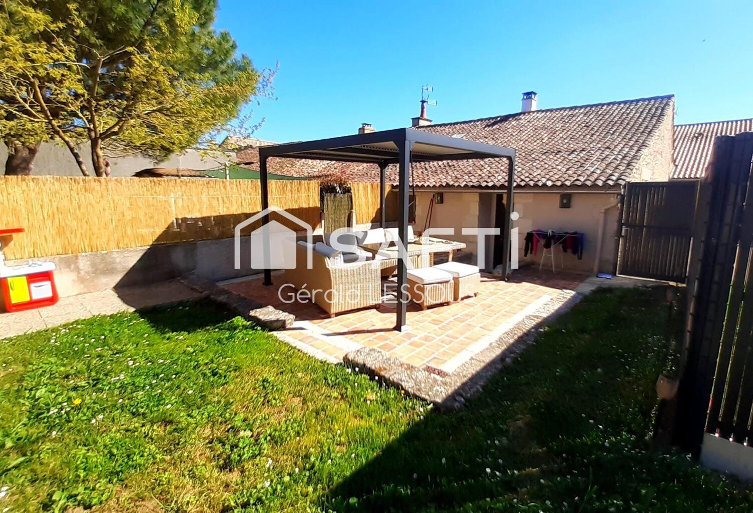 Charmante maison de bourg en pierre apparente — photo 1