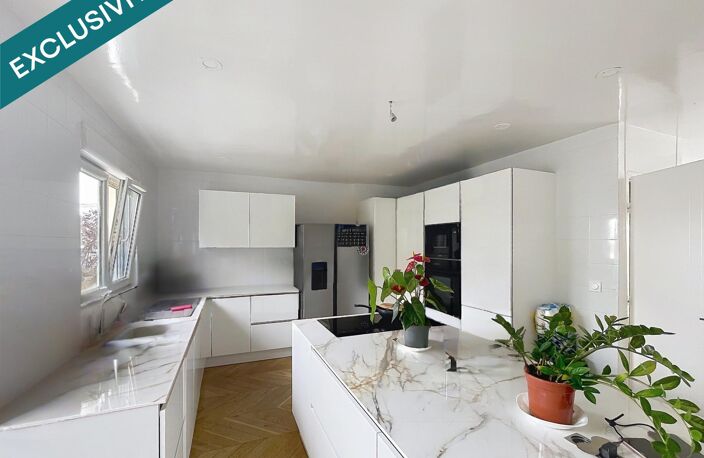 Maison avec deux appartements indépendants, idéale pour investissement locatif ou grande famille. — photo 3