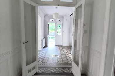 Maison 7 pièces 2400 €