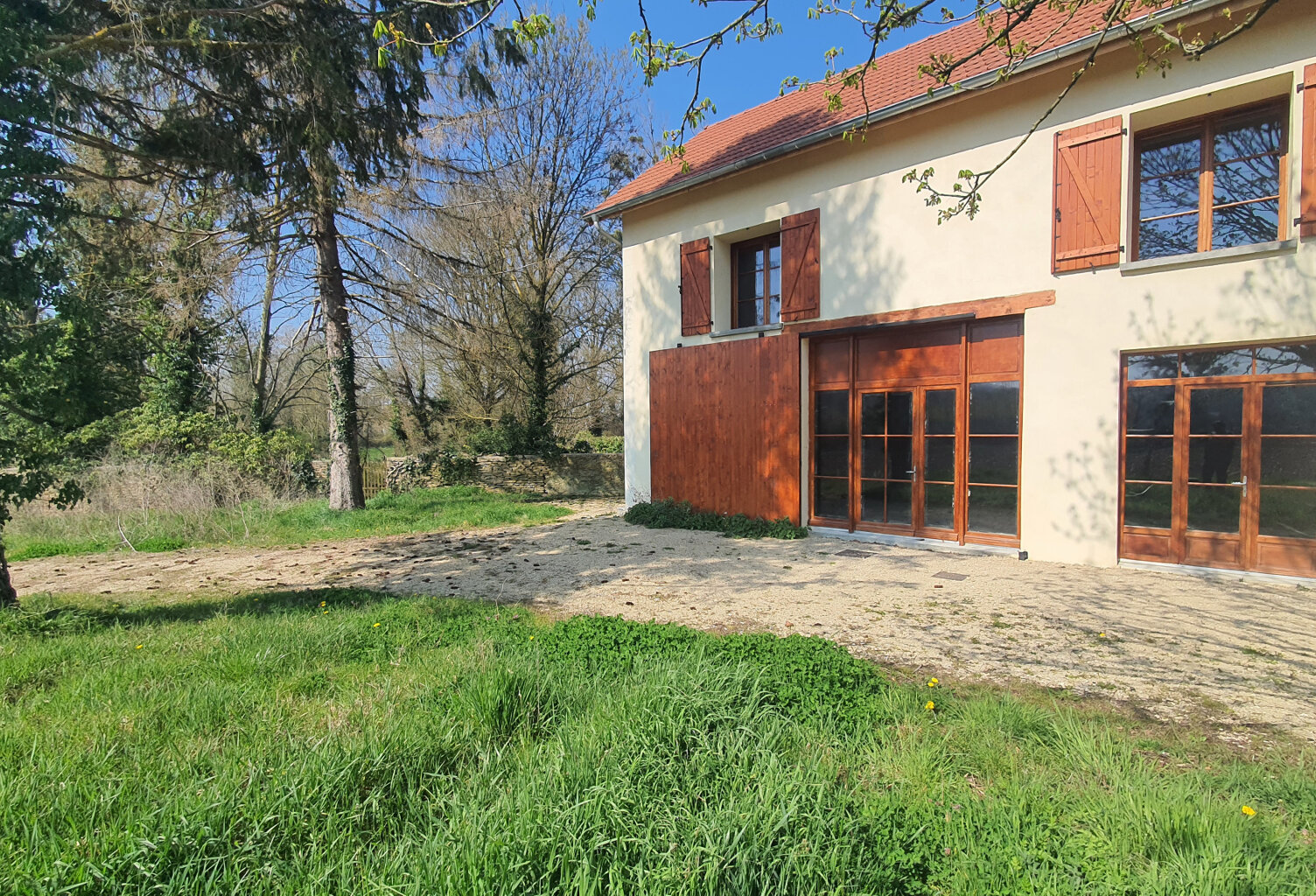 Maison mitoyenne à étage édifiée sur 900 m2 située à Cremieu — photo 1