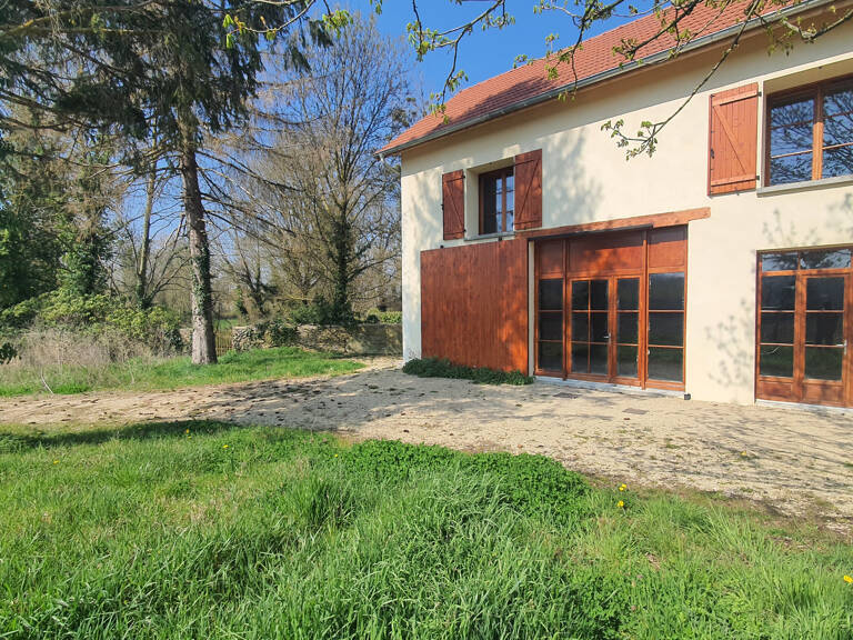 Maison mitoyenne à étage édifiée sur 900 m2 située à Cremieu — photo 1