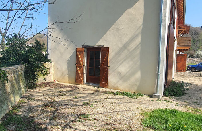 Maison mitoyenne à étage édifiée sur 900 m2 située à Cremieu — photo 3
