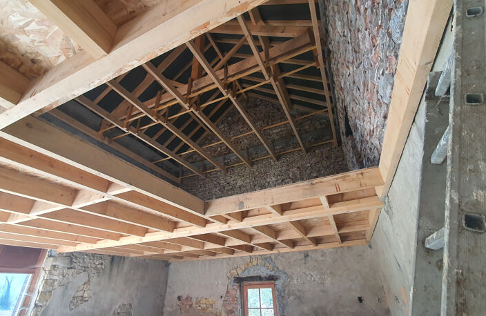 Maison mitoyenne à étage édifiée sur 900 m2 située à Cremieu — photo 4