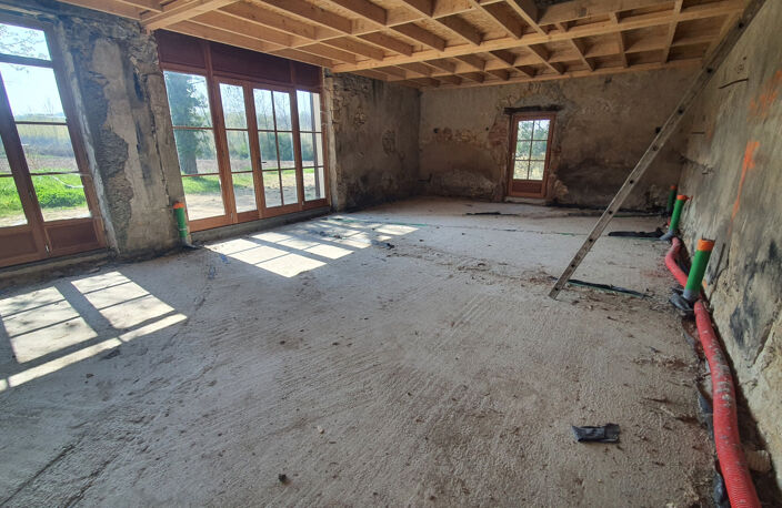 Maison mitoyenne à étage édifiée sur 900 m2 située à Cremieu — photo 5