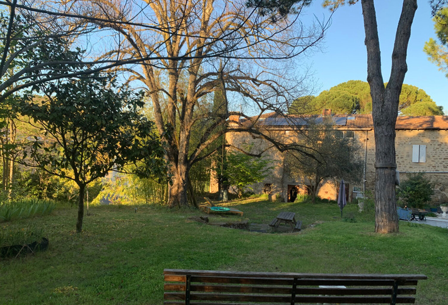 Claveyson (Drôme) – Propriété du XVIe siècle avec chambres d’hôtes et jardin d’exception — photo 1