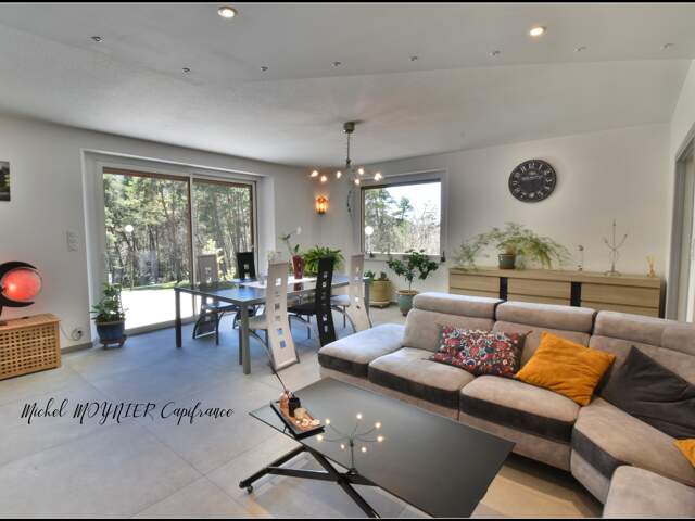 VEYNES : MAISON FAMILIALE DE 185 M² AU CŒUR DE 12 211 M² ARBORÉS — photo du bien