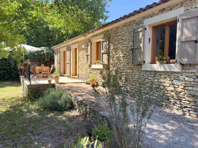Dpt Vaucluse (84), à vendre aux Imberts quartier de GORDES, maison de plein pied avec 3 chambres et 1600 m2 de jardin — photo du bien