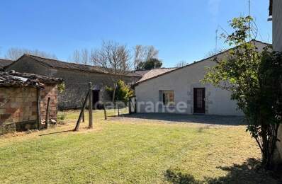 Ensemble immobilier de 131 m² - Terrain constructible et fort potentiel - Chepniers (17) — photo du bien