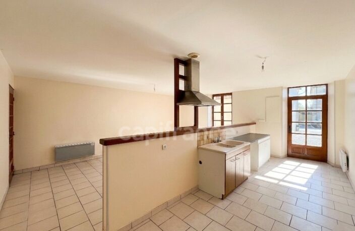 Ensemble immobilier de 131 m² - Terrain constructible et fort potentiel - Chepniers (17) — photo 4
